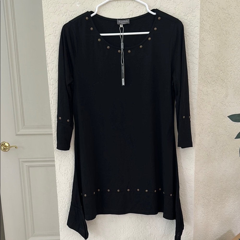 Essentials Milano Black Top​
